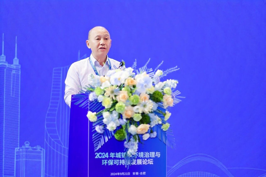 全国工商联环境商会副主席谢玉鸿作城市水环境治理主题主旨报告
