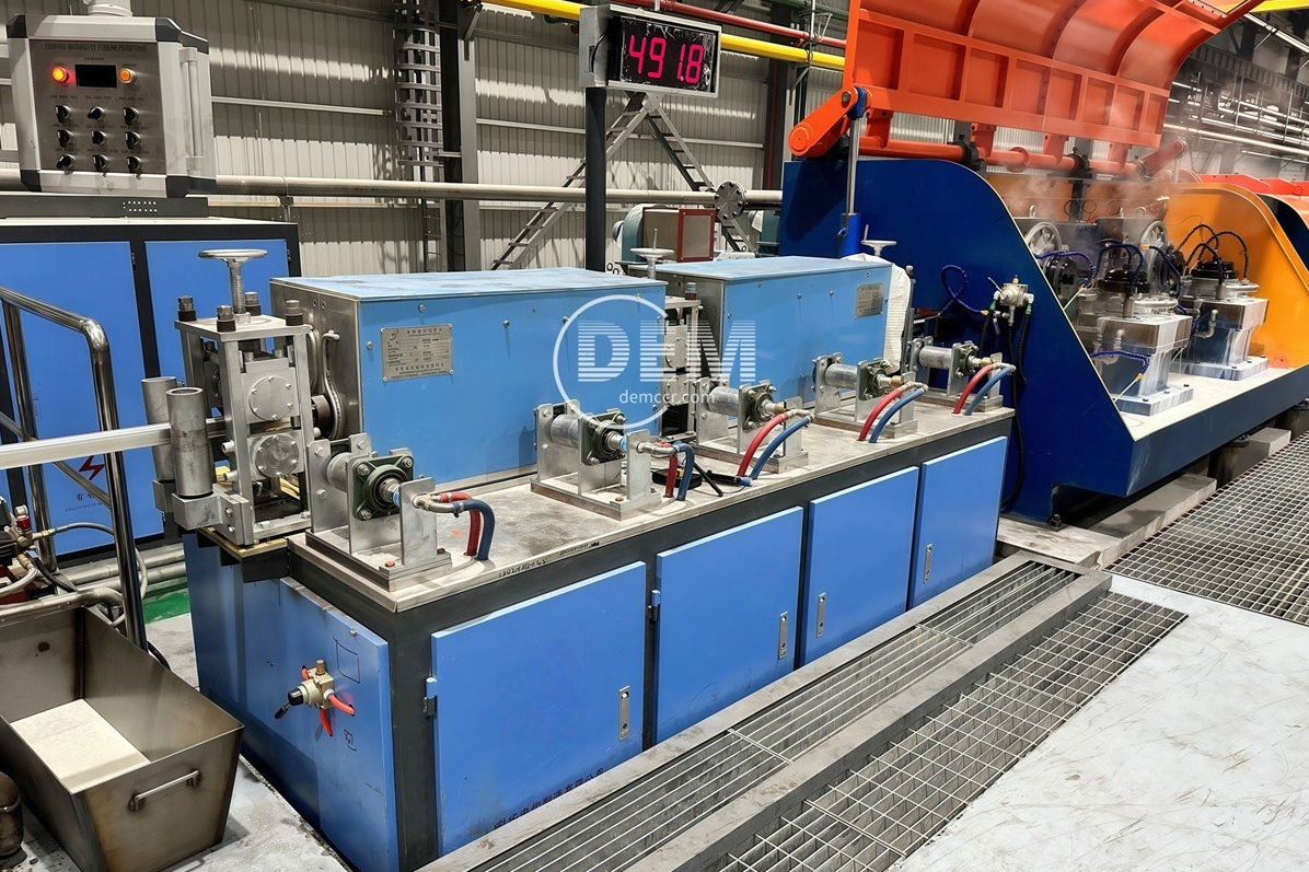 Rolling mill stand
