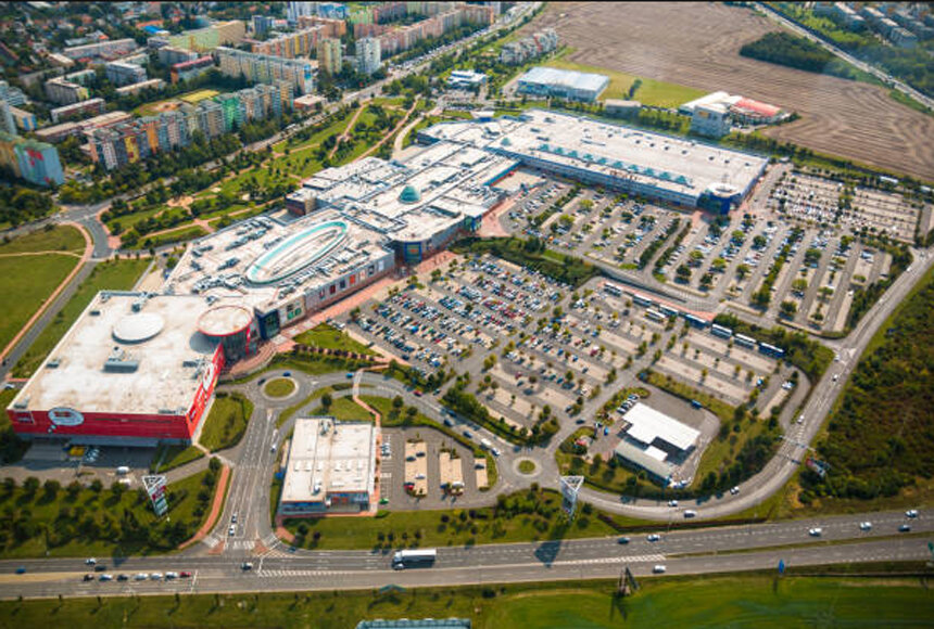 Brazilian shopping centre rooftop and parking rainwater harvesting Aerial view of a large commercial shopping center with expansive rooftop and parking lot rainwater catchment areas